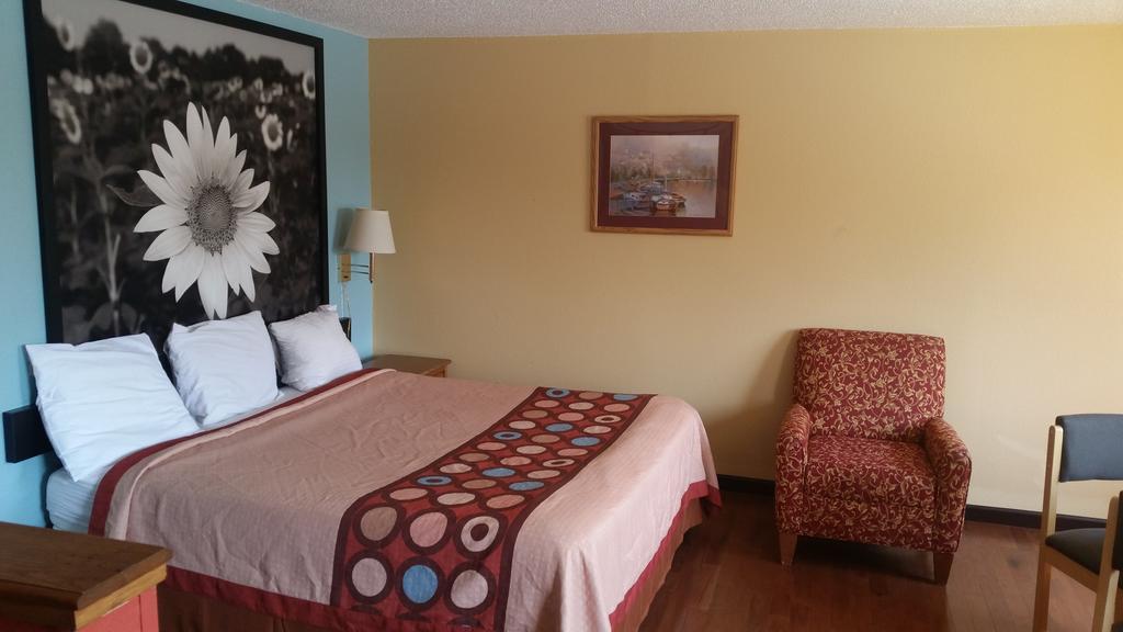 Super 8 By Wyndham Baltimore/Essex Area Luaran gambar