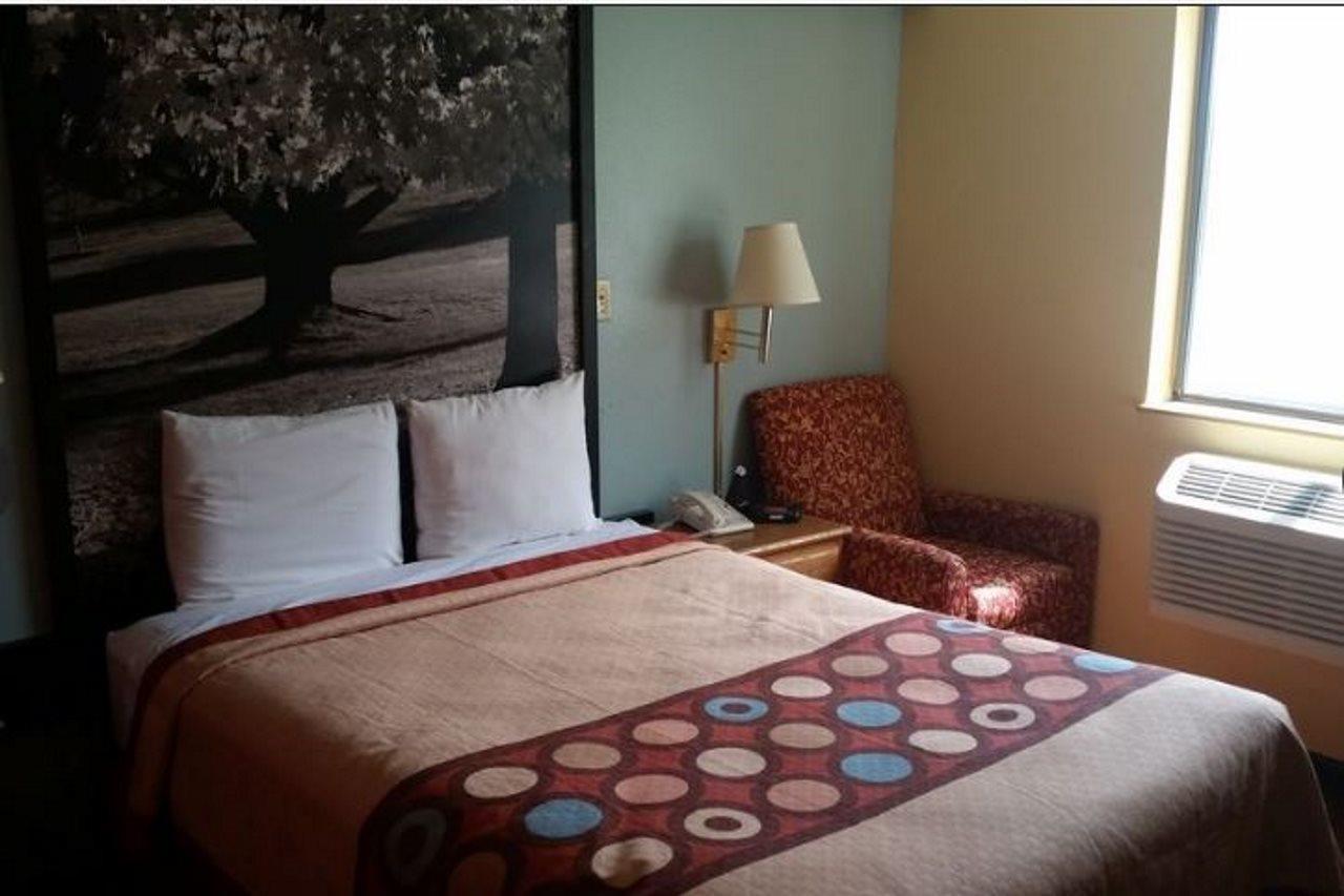 Super 8 By Wyndham Baltimore/Essex Area Luaran gambar