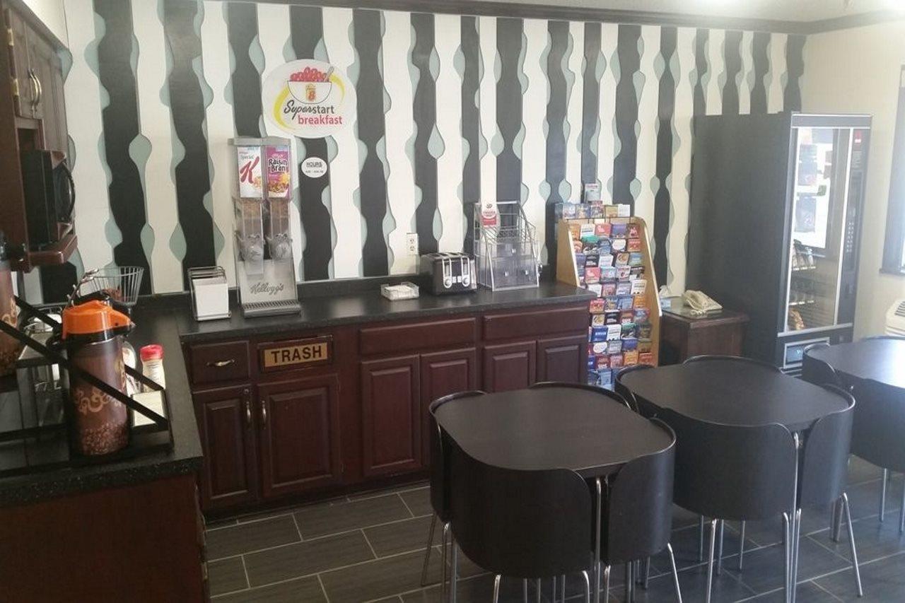 Super 8 By Wyndham Baltimore/Essex Area Luaran gambar