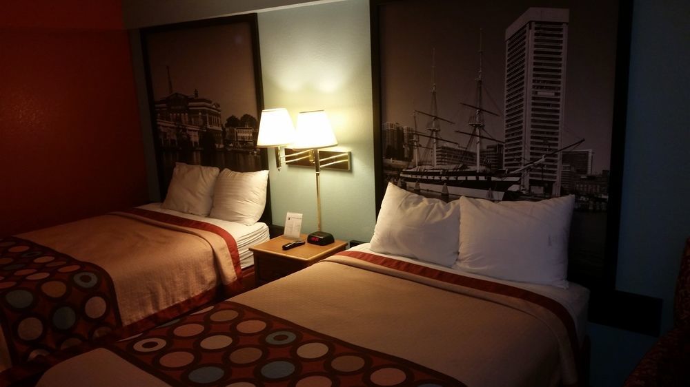 Super 8 By Wyndham Baltimore/Essex Area Luaran gambar